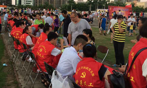 义诊医生耐心解答