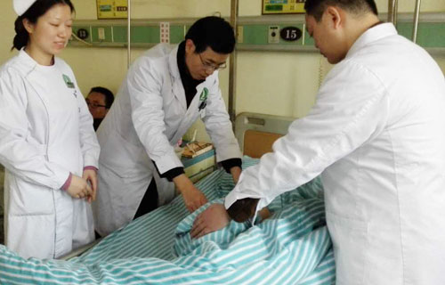 深圳万丰医院成功救治一例腰椎爆裂性骨折患者