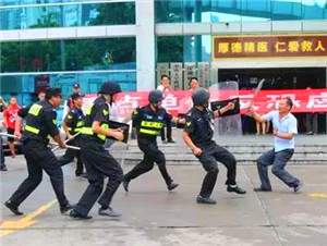 深圳万丰医院与派出所联合开展反恐应急演练