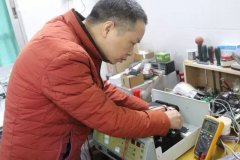 他说，我只是医疗设备上的一颗“铆钉”——记深圳万丰医院设备科维修工钟成林