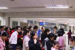 邀请孕妈免费看电影，《来电狂响》笑料泪点不间断