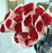 爱在三月天，情暖女人节——万丰医院开展 “三八妇女节”送花活动